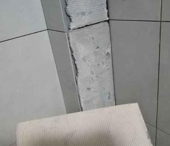 罗源瓷砖空鼓维修公司分享下厨房瓷砖脱落的补救措施。